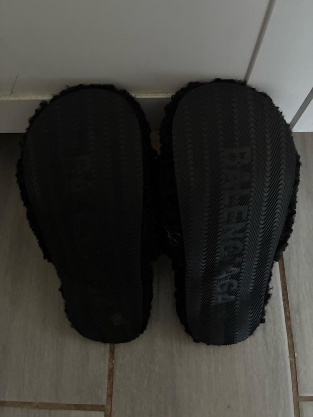 Balenciaga Black Sherpa Slide Slides with Red & White Logo - Picture 2 of 3